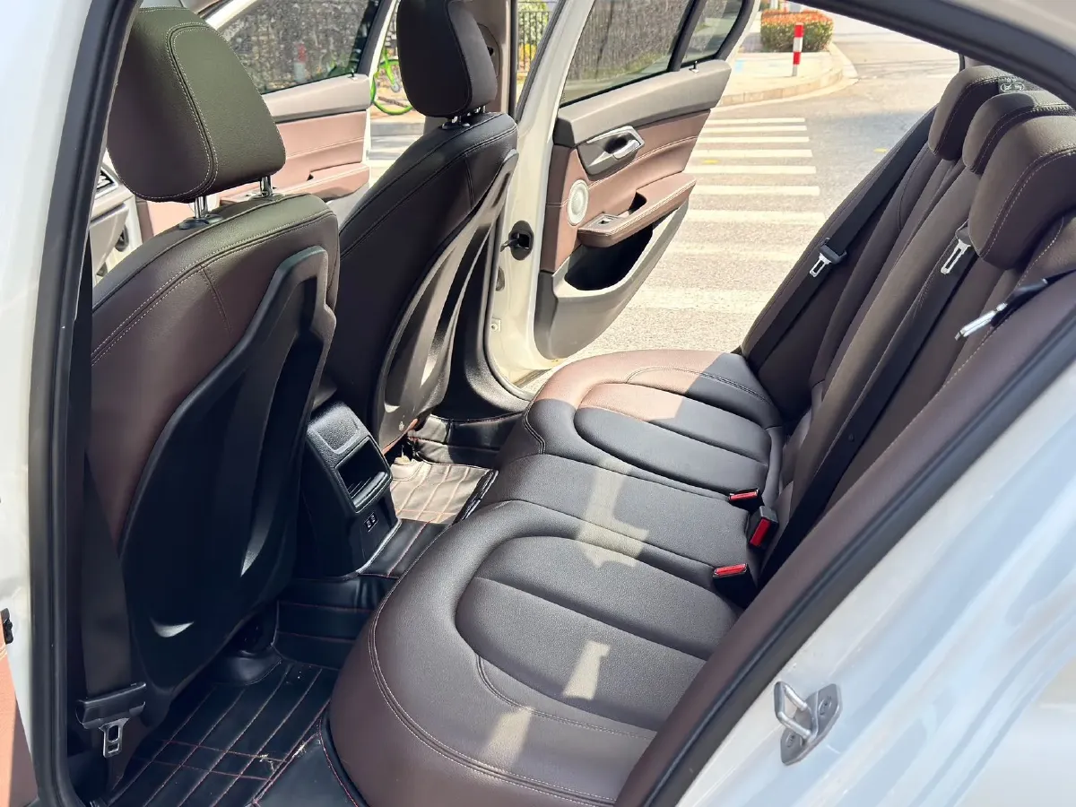 2023 BMW 1 Series 1.5T 136HP L3 7DCT,autocango,china used car exporter,china ev exporter,chinese used car exporter,chinese used ev exporter