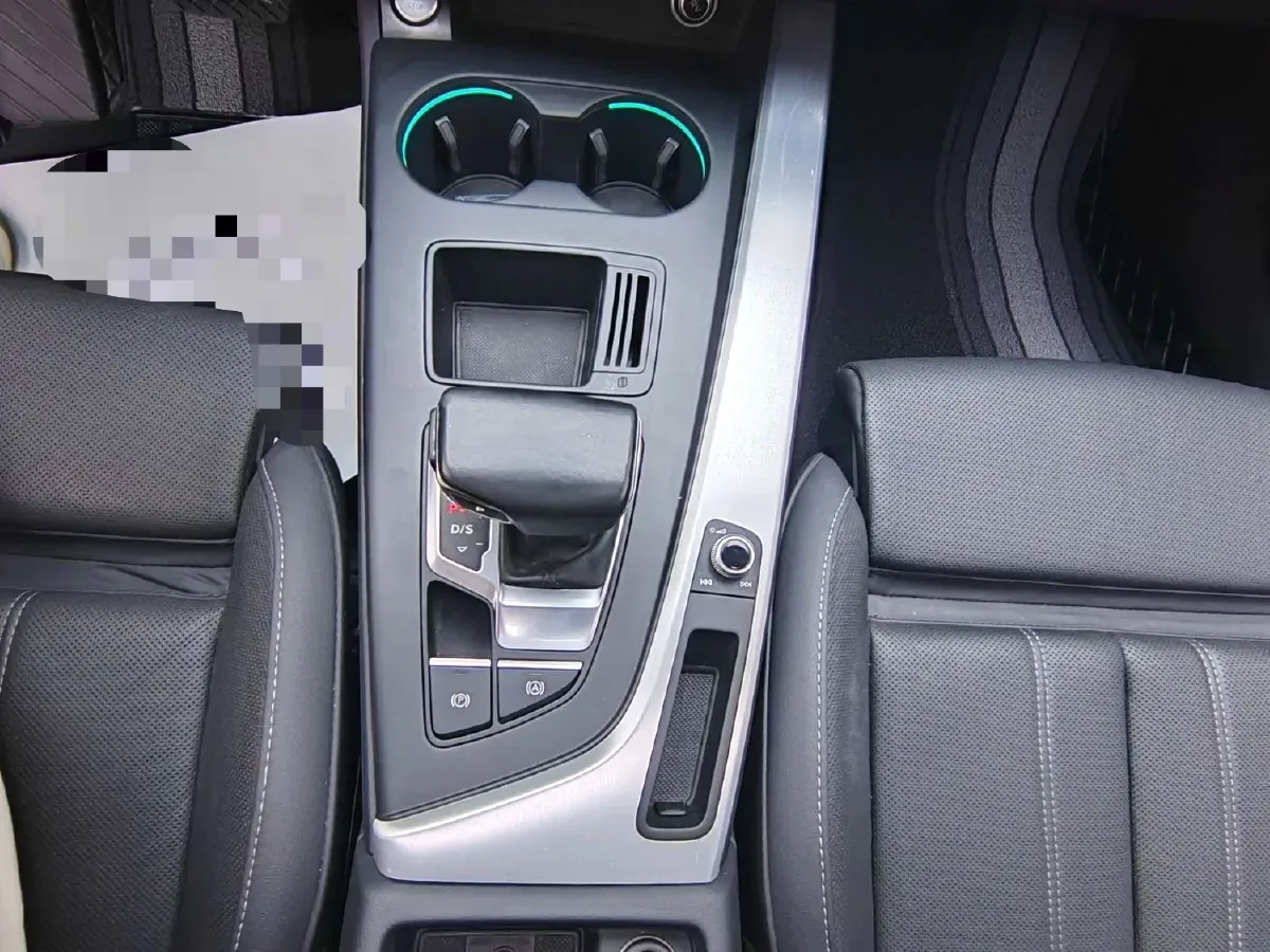 2020 Audi A4L 2.0T 190HP L4 7DCT,autocango,china used car exporter,china ev exporter,chinese used car exporter,chinese used ev exporter