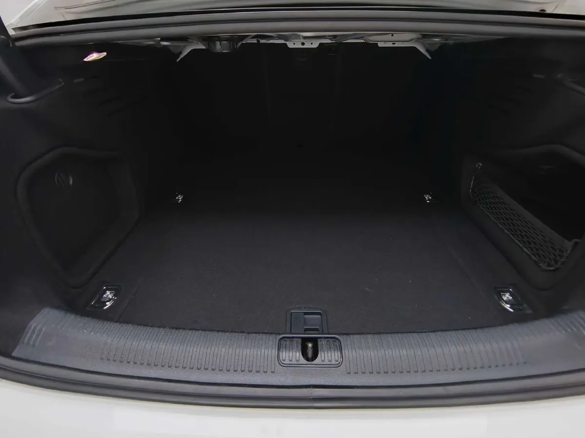 2020 Audi A4L 2.0T 190HP L4 7DCT,autocango,china used car exporter,china ev exporter,chinese used car exporter,chinese used ev exporter