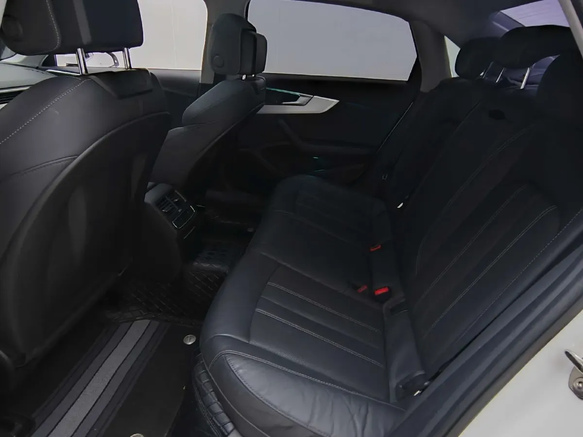 2020 Audi A4L 2.0T 190HP L4 7DCT,autocango,china used car exporter,china ev exporter,chinese used car exporter,chinese used ev exporter