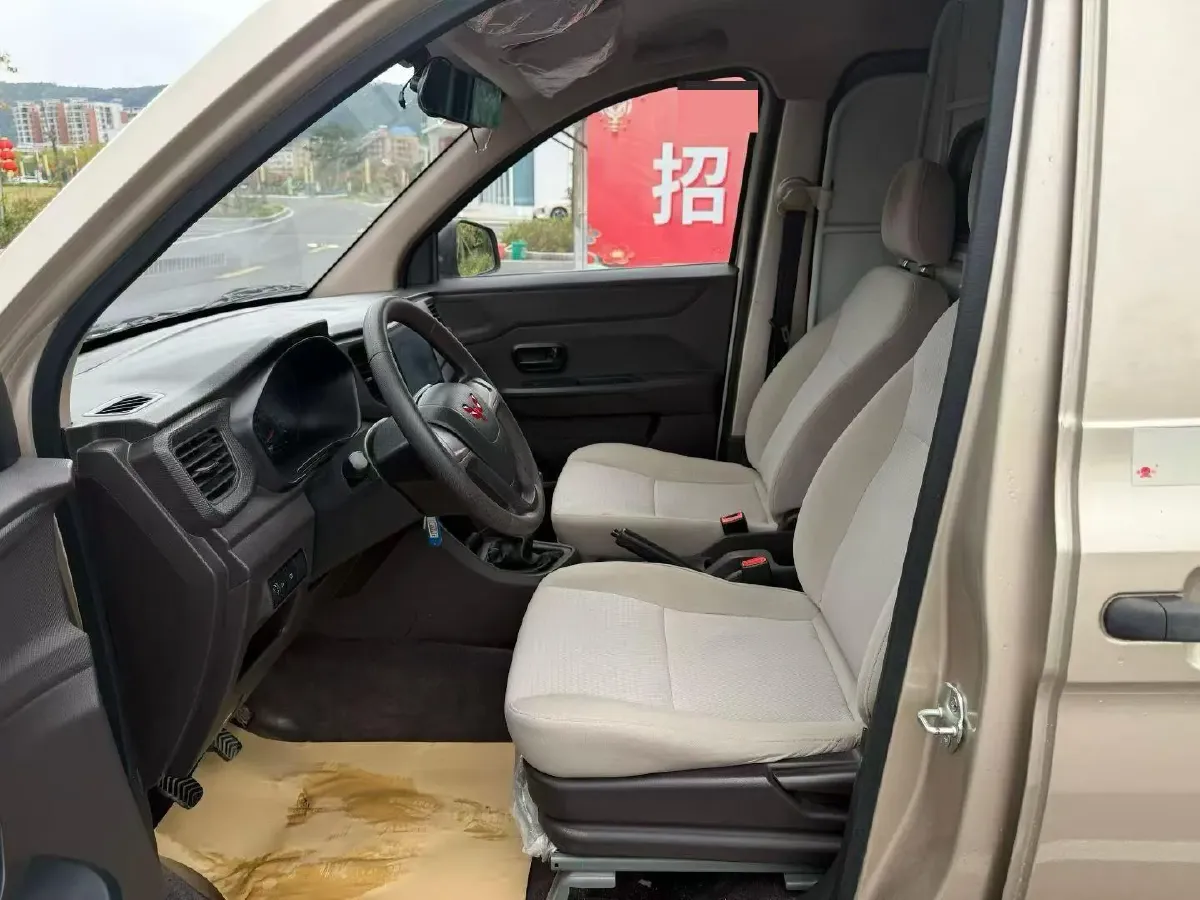 2021 WuLing HongGuang V 1.5L 99HP L4 6MT,autocango,china used car exporter,china ev exporter,chinese used car exporter,chinese used ev exporter