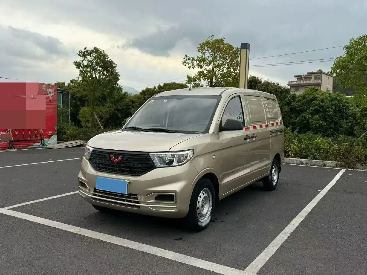 2021 WuLing HongGuang V 1.5L 99HP L4 6MT,autocango,china used car exporter,china ev exporter,chinese used car exporter,chinese used ev exporter