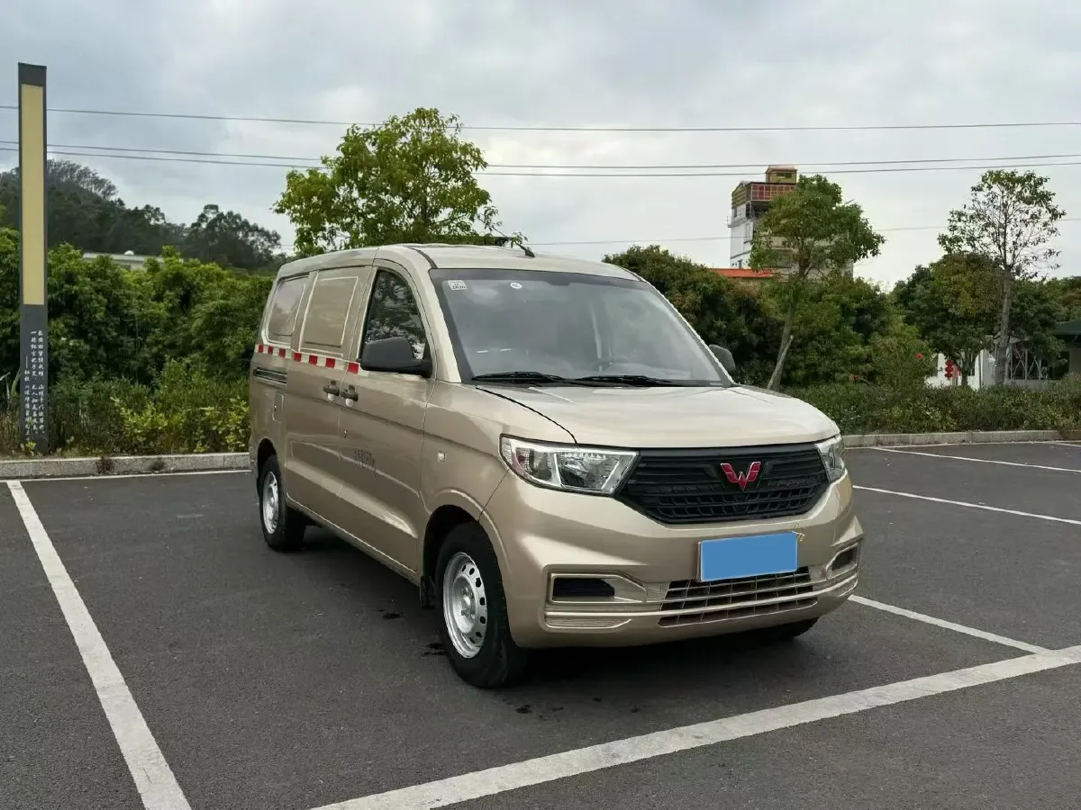 2021 WuLing HongGuang V 1.5L 99HP L4 6MT,autocango,china used car exporter,china ev exporter,chinese used car exporter,chinese used ev exporter