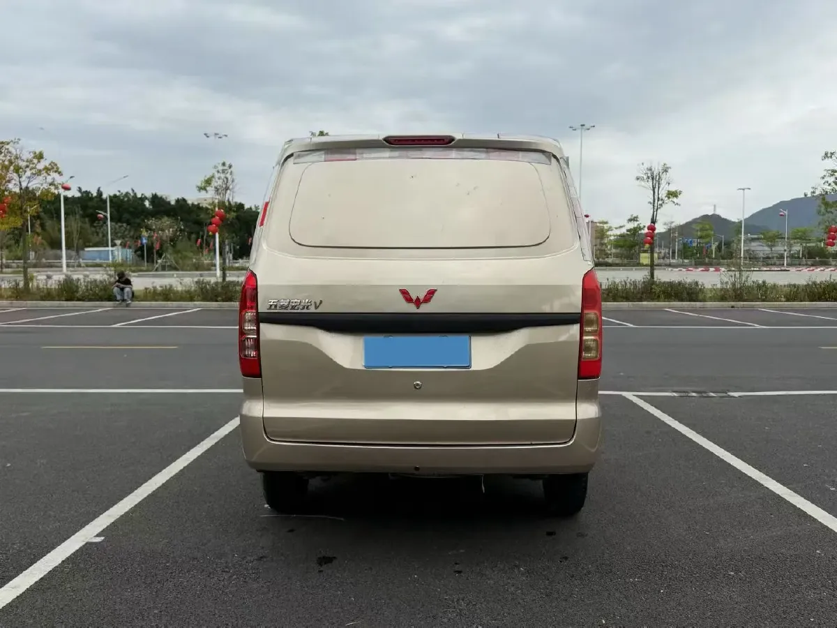 2021 WuLing HongGuang V 1.5L 99HP L4 6MT,autocango,china used car exporter,china ev exporter,chinese used car exporter,chinese used ev exporter