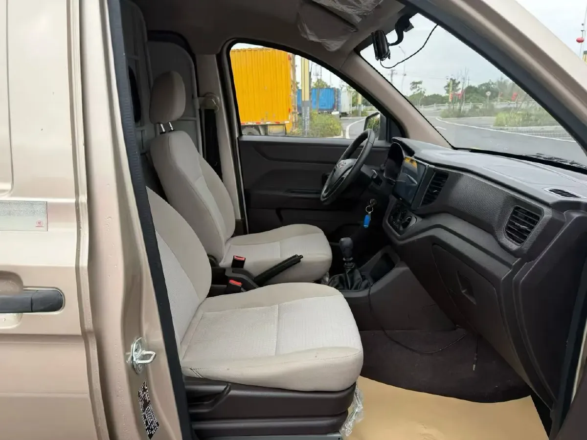 2021 WuLing HongGuang V 1.5L 99HP L4 6MT,autocango,china used car exporter,china ev exporter,chinese used car exporter,chinese used ev exporter