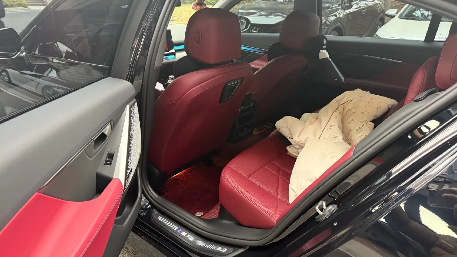 2024 BMW 5 Series 2.0T 258HP L4 8AT,autocango,china used car exporter,china ev exporter,chinese used car exporter,chinese used ev exporter