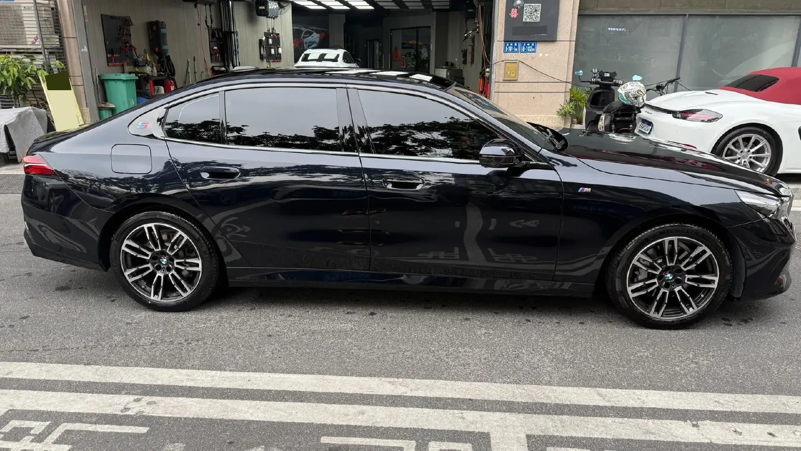 2024 BMW 5 Series 2.0T 258HP L4 8AT,autocango,china used car exporter,china ev exporter,chinese used car exporter,chinese used ev exporter