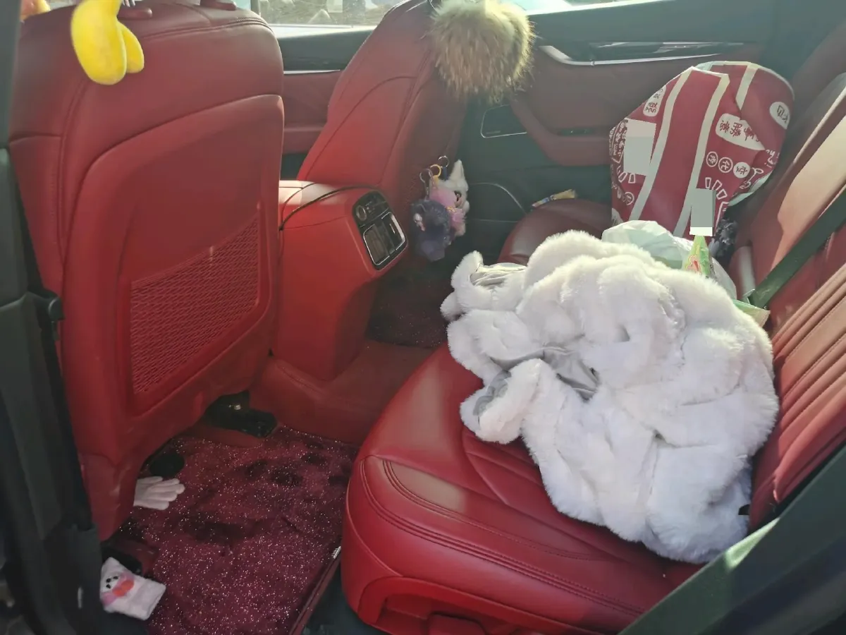 2022 Maserati Levante 2.0T 330HP L4 8AT,autocango,china used car exporter,china ev exporter,chinese used car exporter,chinese used ev exporter