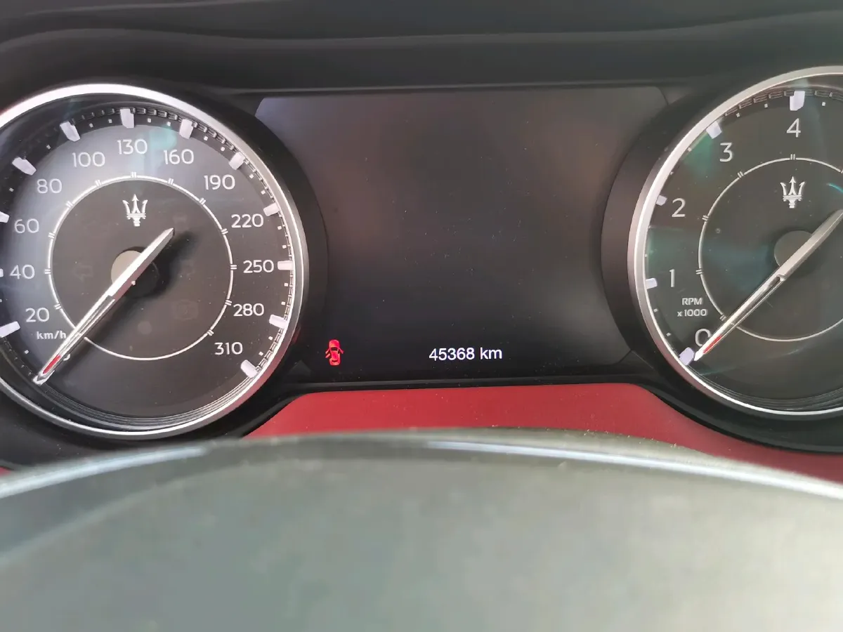 2022 Maserati Levante 2.0T 330HP L4 8AT,autocango,china used car exporter,china ev exporter,chinese used car exporter,chinese used ev exporter