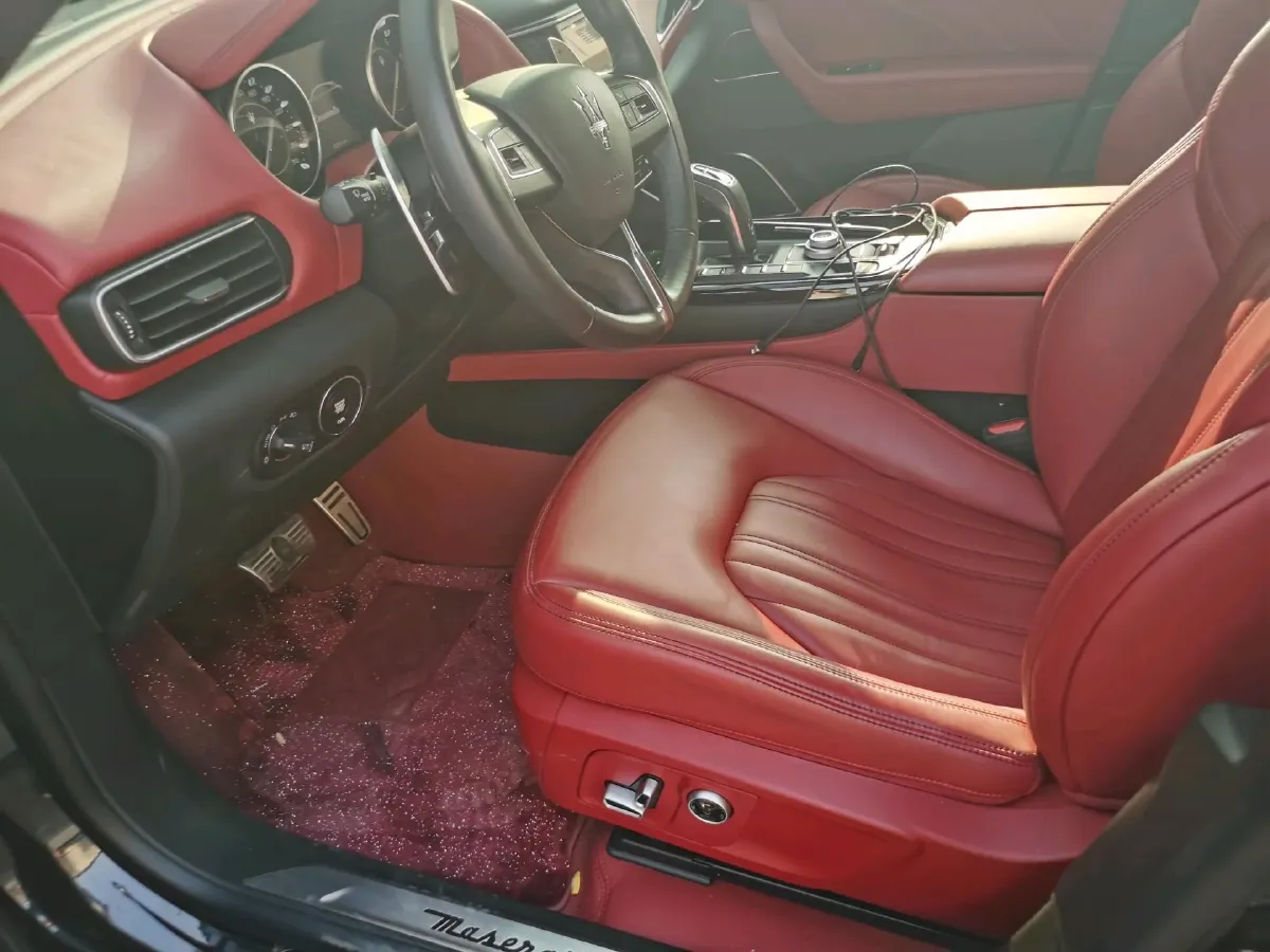 2022 Maserati Levante 2.0T 330HP L4 8AT,autocango,china used car exporter,china ev exporter,chinese used car exporter,chinese used ev exporter