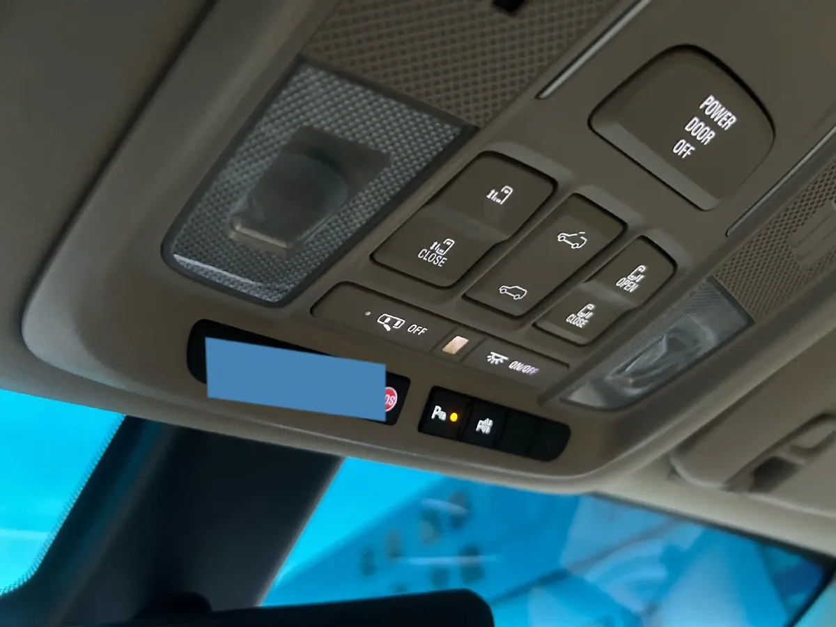 2022 Buick GL8 2.0T 237HP L4 9AT,autocango,china used car exporter,china ev exporter,chinese used car exporter,chinese used ev exporter