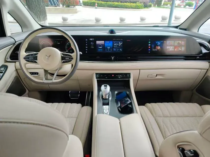 2022 Voyah Dream 1.5T 136HP L4 PHEV 25.57KWH,autocango,china used car exporter,china ev exporter,chinese used car exporter,chinese used ev exporter