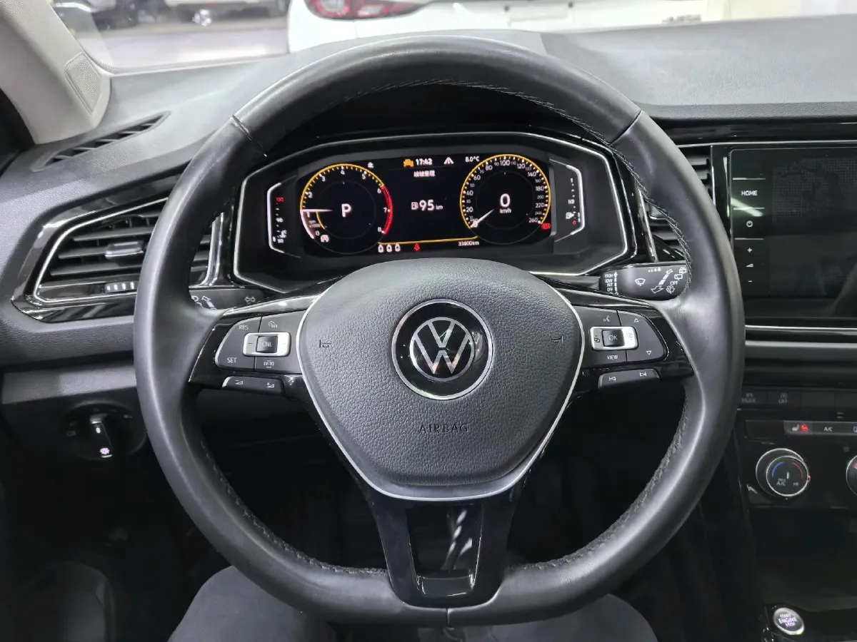 2022 Volkswagen T-Roc 1.4T 150HP L4 7DCT,autocango,china used car exporter,china ev exporter,chinese used car exporter,chinese used ev exporter