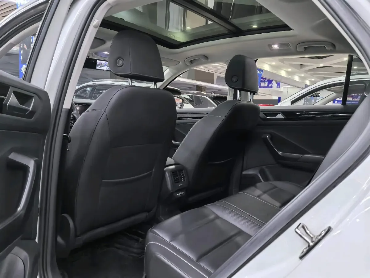 2022 Volkswagen T-Roc 1.4T 150HP L4 7DCT,autocango,china used car exporter,china ev exporter,chinese used car exporter,chinese used ev exporter