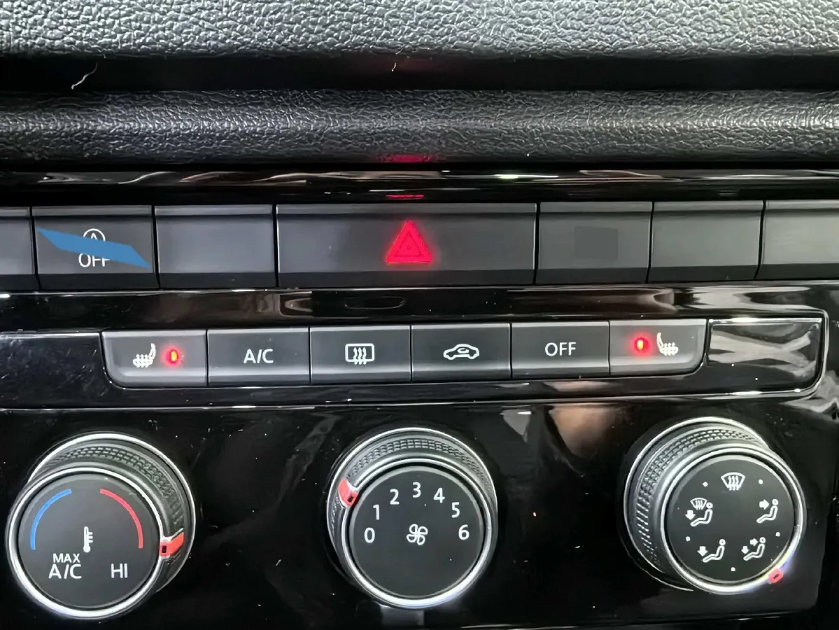 2022 Volkswagen T-Roc 1.4T 150HP L4 7DCT,autocango,china used car exporter,china ev exporter,chinese used car exporter,chinese used ev exporter