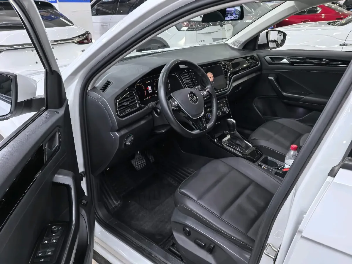 2022 Volkswagen T-Roc 1.4T 150HP L4 7DCT,autocango,china used car exporter,china ev exporter,chinese used car exporter,chinese used ev exporter