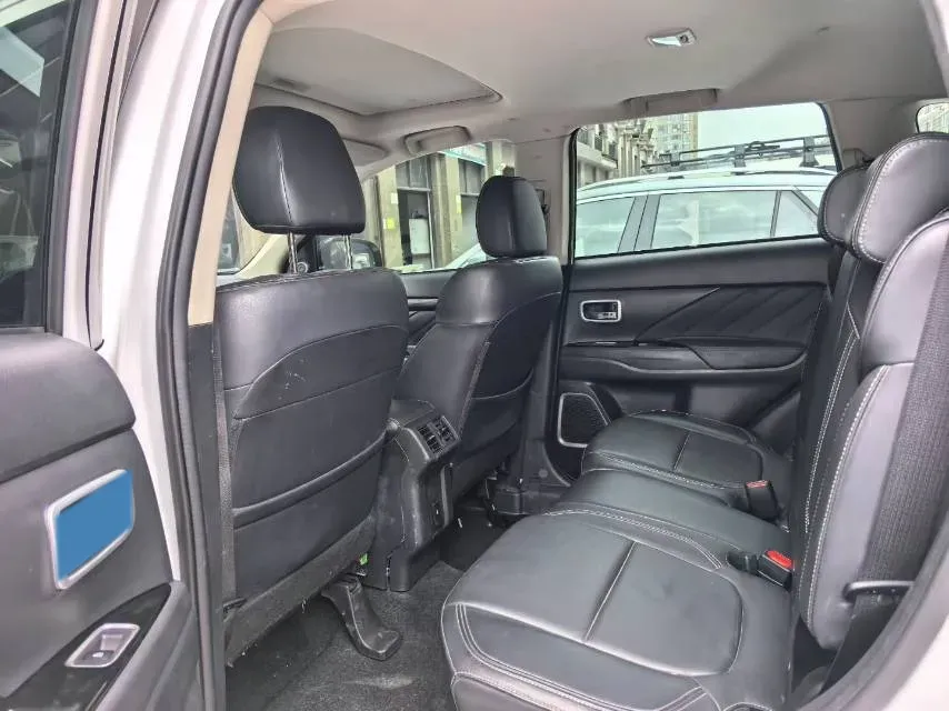 2020 Mitsubishi Outlander 2.0L 166HP L4 CVT,autocango,china used car exporter,china ev exporter,chinese used car exporter,chinese used ev exporter