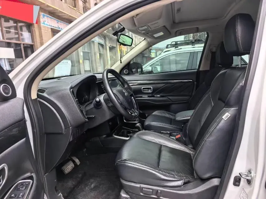 2020 Mitsubishi Outlander 2.0L 166HP L4 CVT,autocango,china used car exporter,china ev exporter,chinese used car exporter,chinese used ev exporter