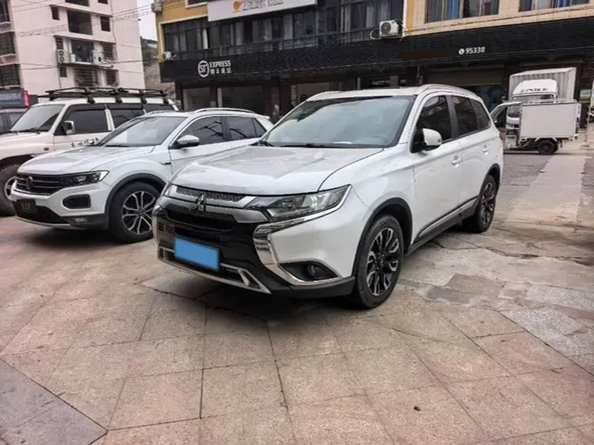 2020 Mitsubishi Outlander 2.0L 166HP L4 CVT,autocango,china used car exporter,china ev exporter,chinese used car exporter,chinese used ev exporter