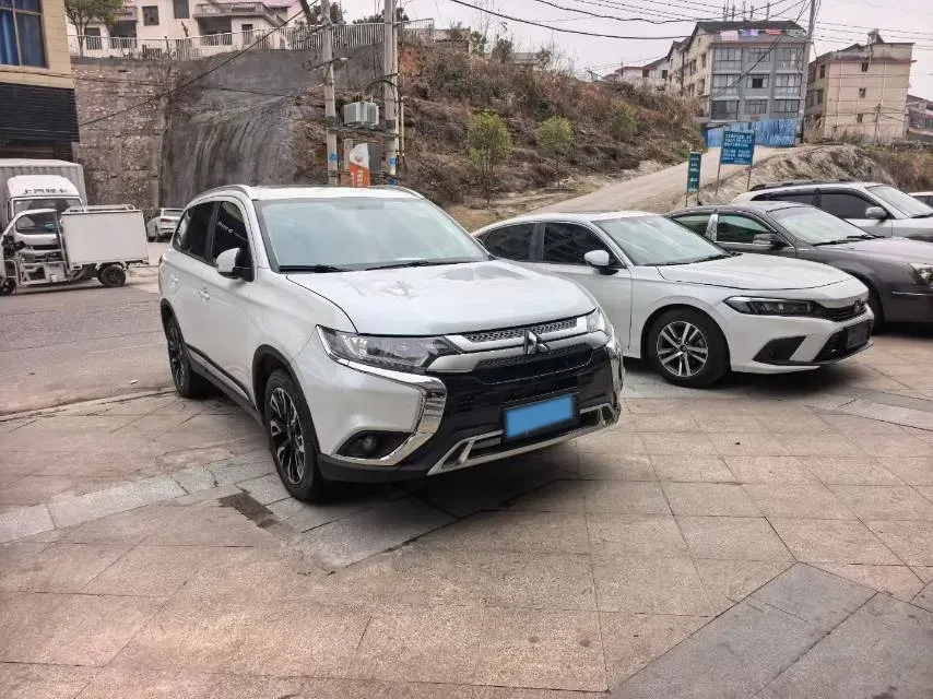 2020 Mitsubishi Outlander 2.0L 166HP L4 CVT,autocango,china used car exporter,china ev exporter,chinese used car exporter,chinese used ev exporter