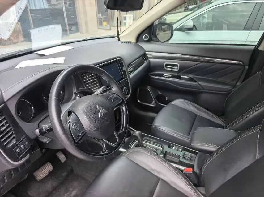 2020 Mitsubishi Outlander 2.0L 166HP L4 CVT,autocango,china used car exporter,china ev exporter,chinese used car exporter,chinese used ev exporter
