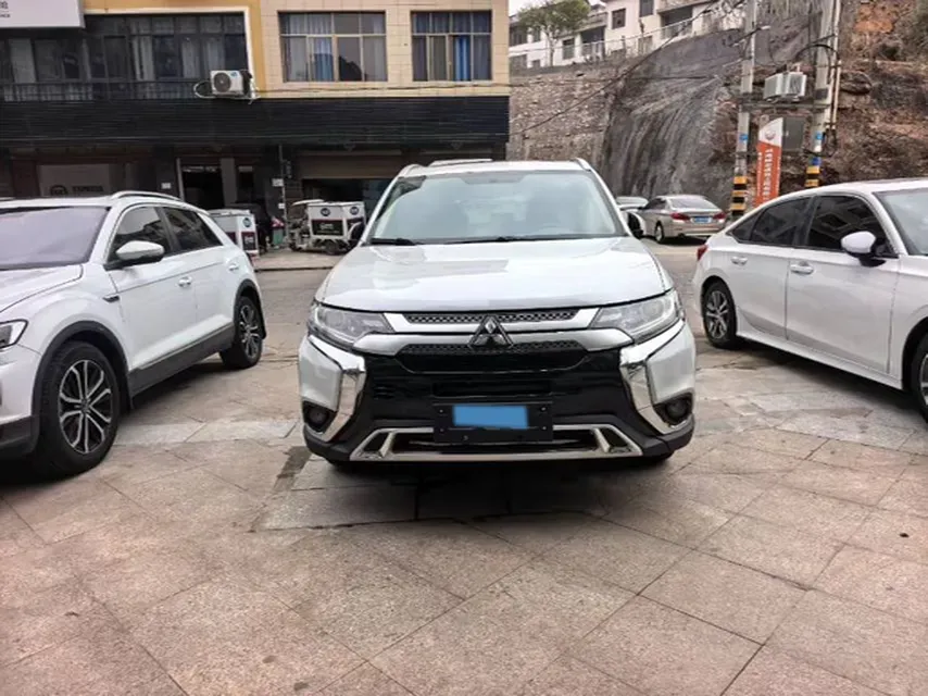 2020 Mitsubishi Outlander 2.0L 166HP L4 CVT,autocango,china used car exporter,china ev exporter,chinese used car exporter,chinese used ev exporter
