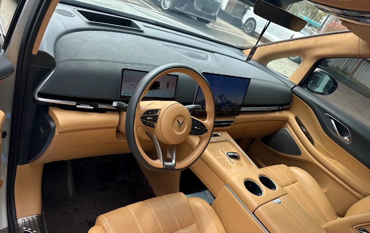 2025 Voyah Dream BEV 108.7KWH,autocango,china used car exporter,china ev exporter,chinese used car exporter,chinese used ev exporter