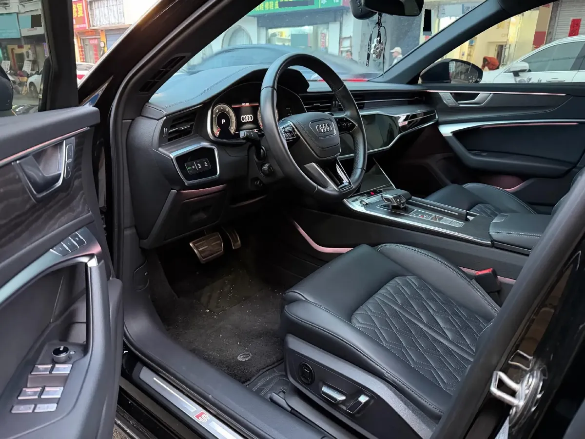 2024 Audi A6L 2.0T 245HP L4 7DCT,autocango,china used car exporter,china ev exporter,chinese used car exporter,chinese used ev exporter