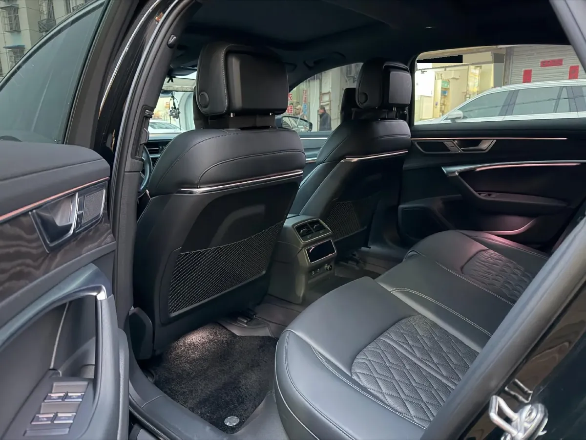 2024 Audi A6L 2.0T 245HP L4 7DCT,autocango,china used car exporter,china ev exporter,chinese used car exporter,chinese used ev exporter