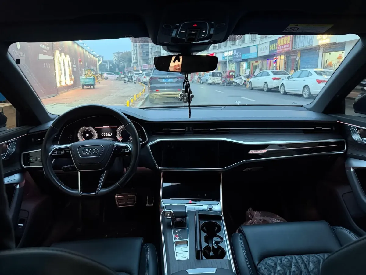 2024 Audi A6L 2.0T 245HP L4 7DCT,autocango,china used car exporter,china ev exporter,chinese used car exporter,chinese used ev exporter