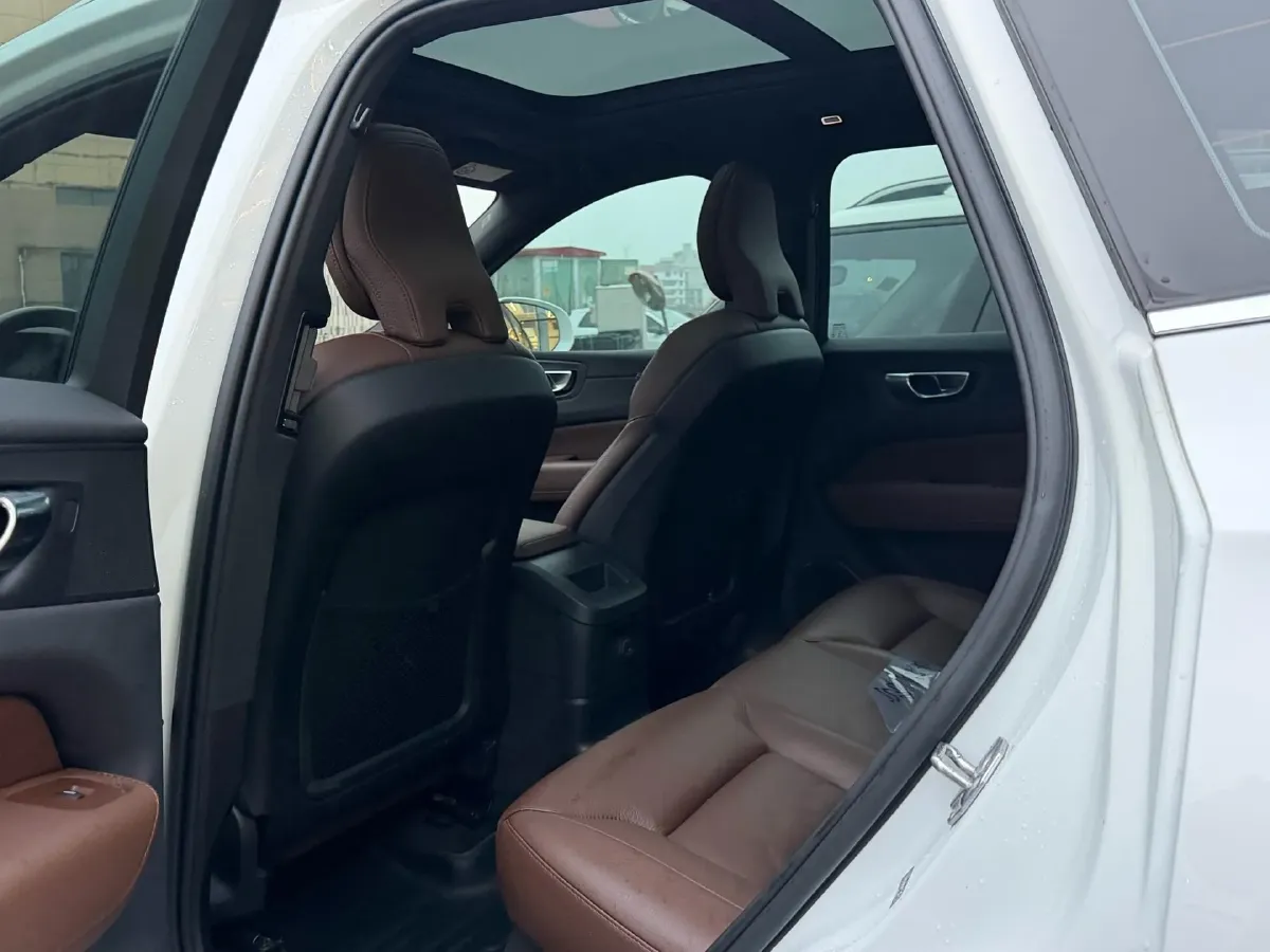 2022 Volvo XC60 PHEV 2.0T 303HP L4 8AT PHEV 11.6KWH,autocango,china used car exporter,china ev exporter,chinese used car exporter,chinese used ev exporter