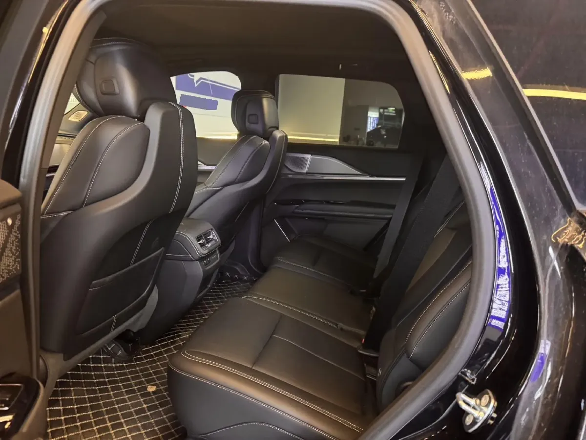 2025 Cadillac XT5 2.0T 237HP L4 9AT,autocango,china used car exporter,china ev exporter,chinese used car exporter,chinese used ev exporter