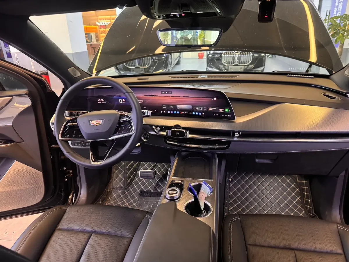 2025 Cadillac XT5 2.0T 237HP L4 9AT,autocango,china used car exporter,china ev exporter,chinese used car exporter,chinese used ev exporter