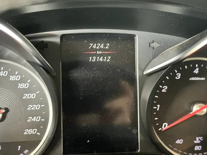 2021 Mercedes-Benz V Class 2.0T 211HP L4 9AT,autocango,china used car exporter,china ev exporter,chinese used car exporter,chinese used ev exporter