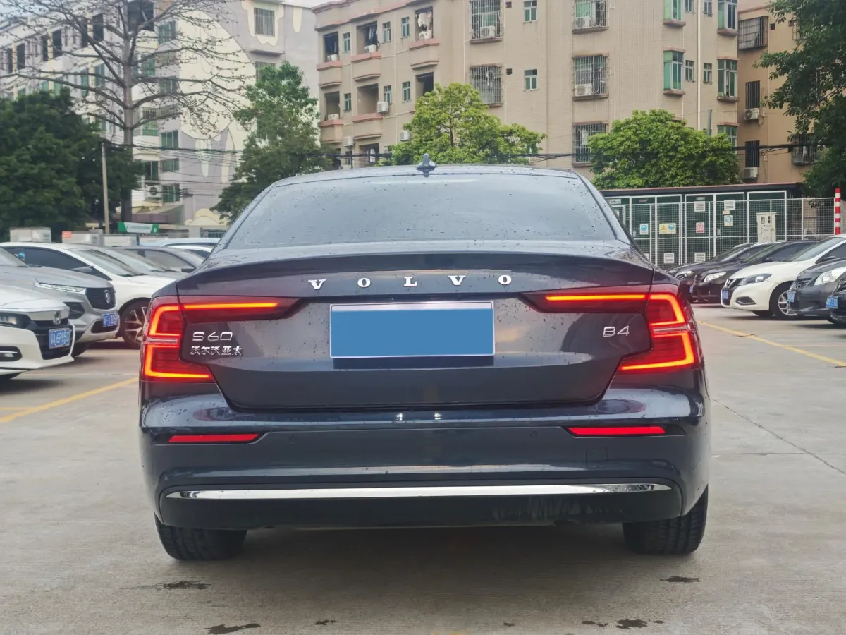 2023 Volvo S60 2.0T 197HP L4 7DCT,autocango,china used car exporter,china ev exporter,chinese used car exporter,chinese used ev exporter