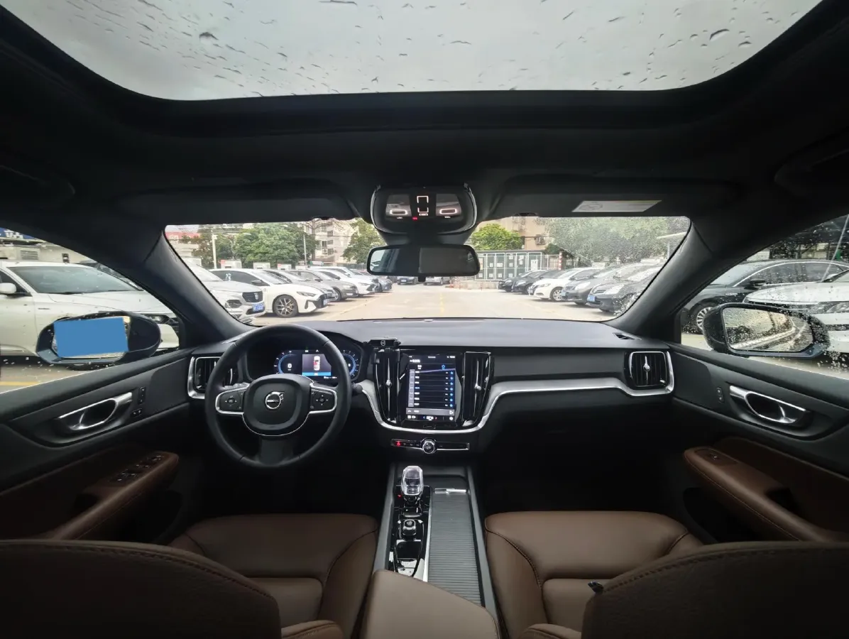 2023 Volvo S60 2.0T 197HP L4 7DCT,autocango,china used car exporter,china ev exporter,chinese used car exporter,chinese used ev exporter