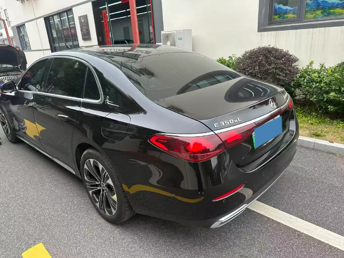 2024 Mercedes-Benz E Class 2.0T 204HP L4 9AT PHEV 25.4KWH,autocango,china used car exporter,china ev exporter,chinese used car exporter,chinese used ev exporter