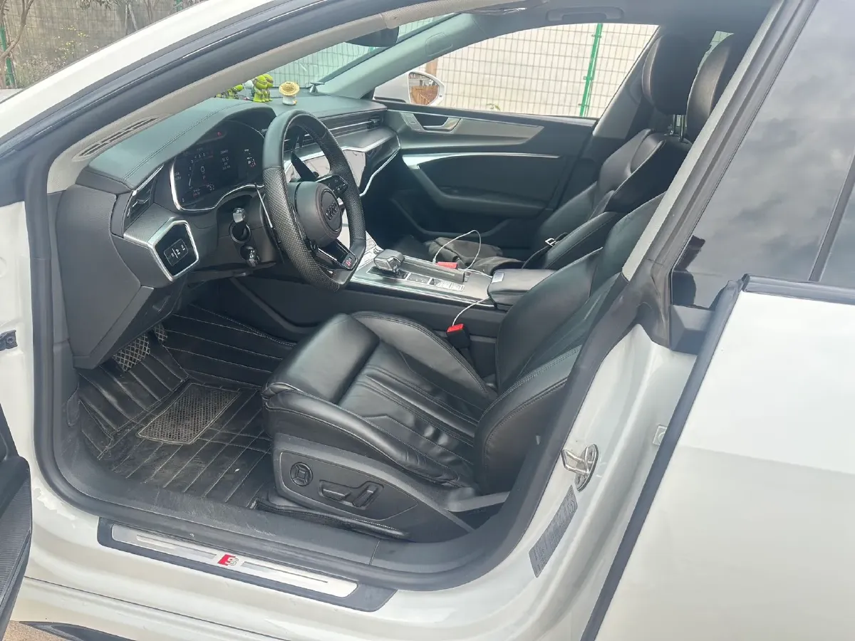 2023 Audi A7 2.0T 265HP L4 7DCT,autocango,china used car exporter,china ev exporter,chinese used car exporter,chinese used ev exporter