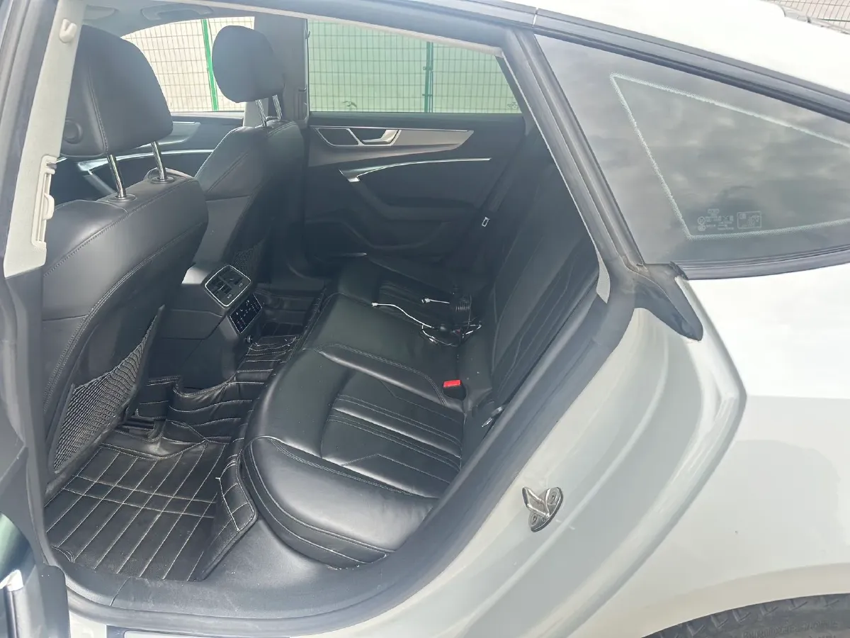 2023 Audi A7 2.0T 265HP L4 7DCT,autocango,china used car exporter,china ev exporter,chinese used car exporter,chinese used ev exporter
