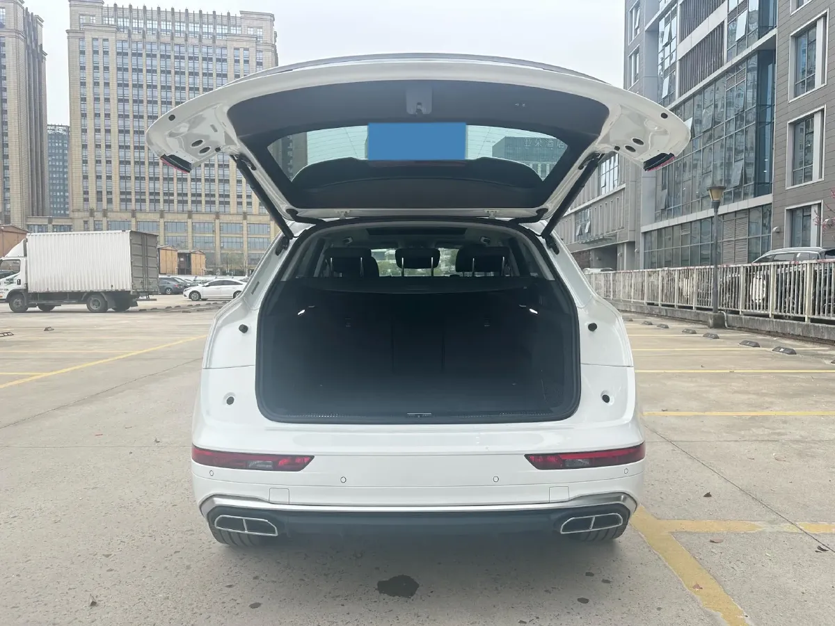 2022 Audi Q5L 2.0T 190HP L4 7DCT,autocango,china used car exporter,china ev exporter,chinese used car exporter,chinese used ev exporter