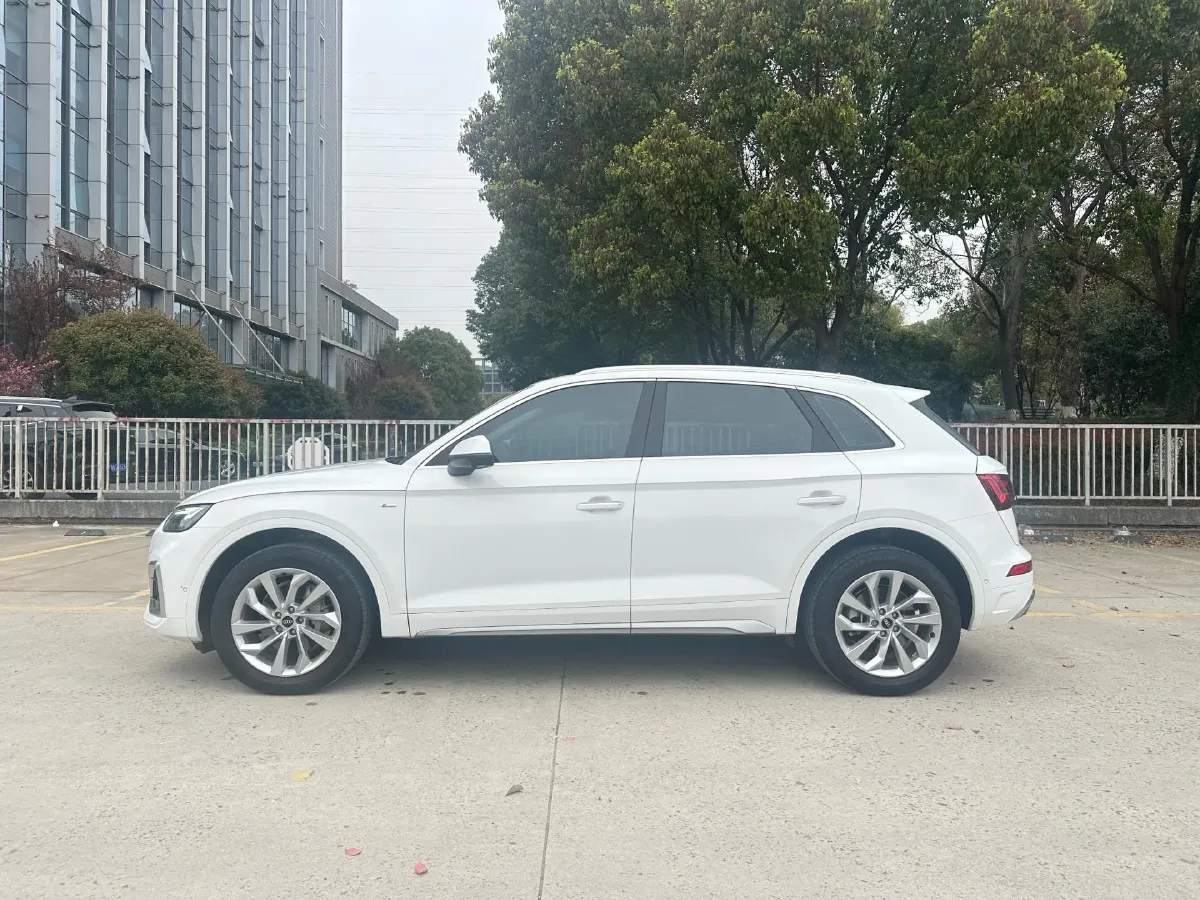 2022 Audi Q5L 2.0T 190HP L4 7DCT,autocango,china used car exporter,china ev exporter,chinese used car exporter,chinese used ev exporter