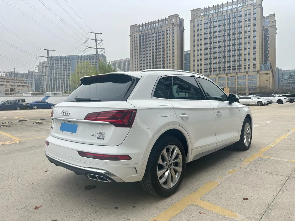 2022 Audi Q5L 2.0T 190HP L4 7DCT,autocango,china used car exporter,china ev exporter,chinese used car exporter,chinese used ev exporter