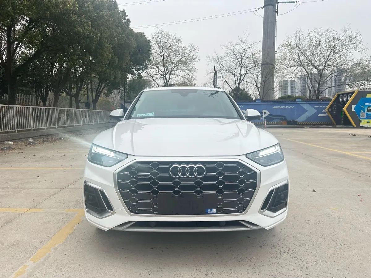 2022 Audi Q5L 2.0T 190HP L4 7DCT,autocango,china used car exporter,china ev exporter,chinese used car exporter,chinese used ev exporter