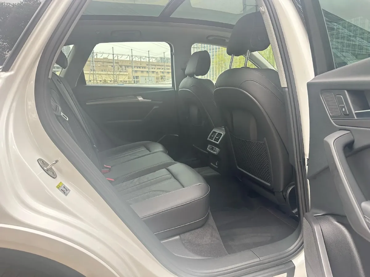 2022 Audi Q5L 2.0T 190HP L4 7DCT,autocango,china used car exporter,china ev exporter,chinese used car exporter,chinese used ev exporter