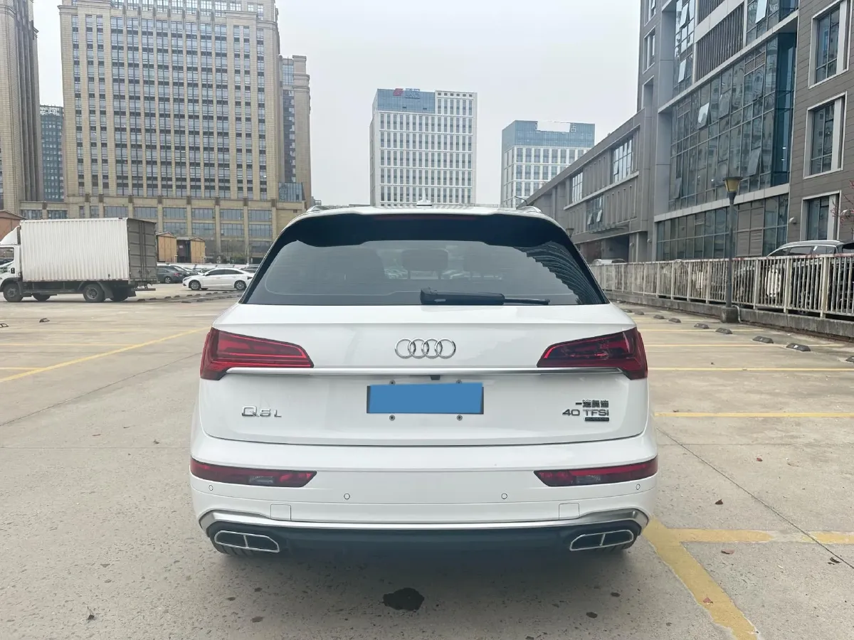 2022 Audi Q5L 2.0T 190HP L4 7DCT,autocango,china used car exporter,china ev exporter,chinese used car exporter,chinese used ev exporter