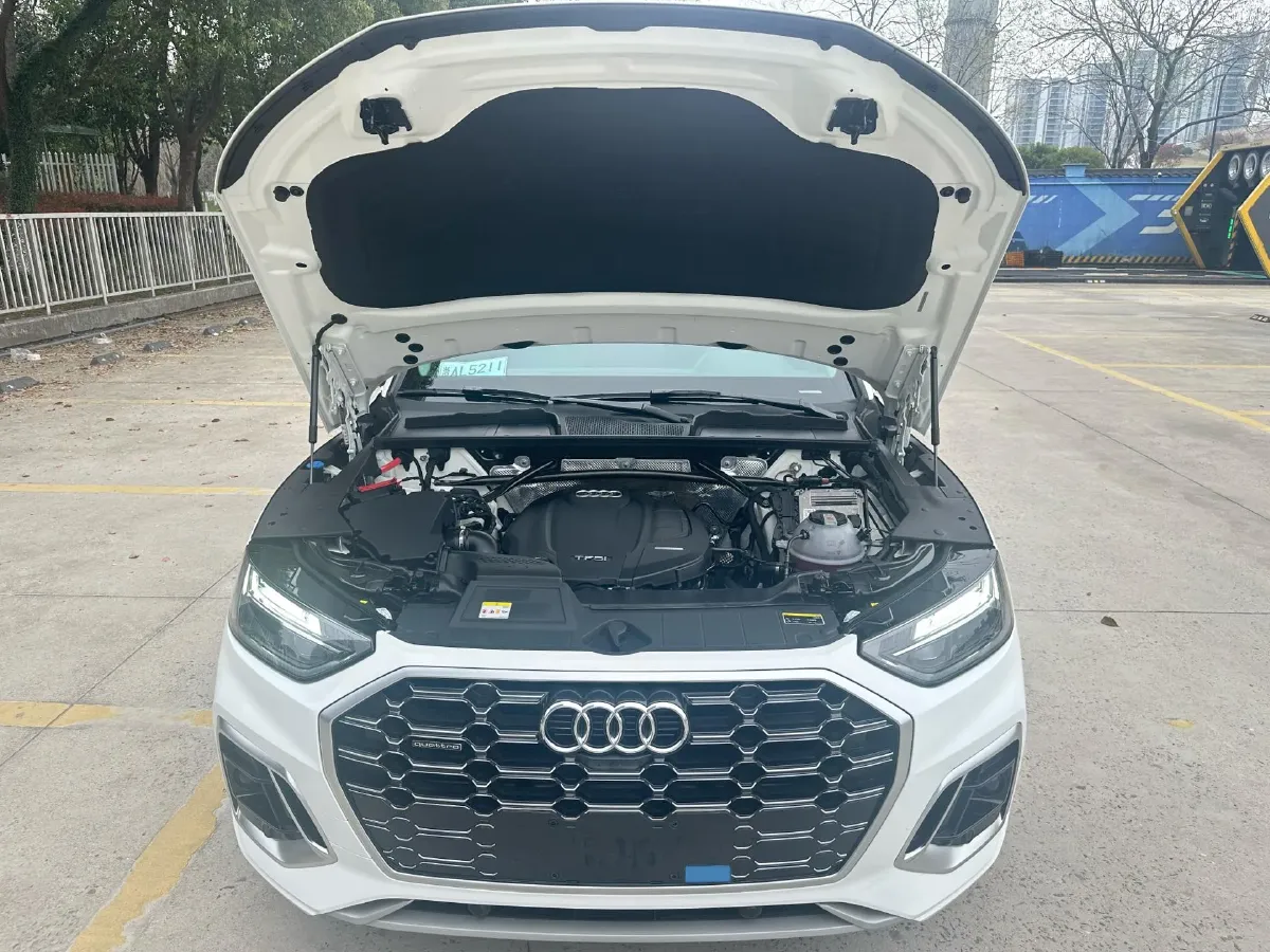 2022 Audi Q5L 2.0T 190HP L4 7DCT,autocango,china used car exporter,china ev exporter,chinese used car exporter,chinese used ev exporter