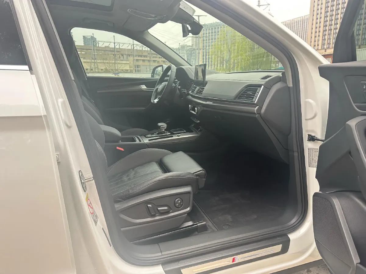 2022 Audi Q5L 2.0T 190HP L4 7DCT,autocango,china used car exporter,china ev exporter,chinese used car exporter,chinese used ev exporter