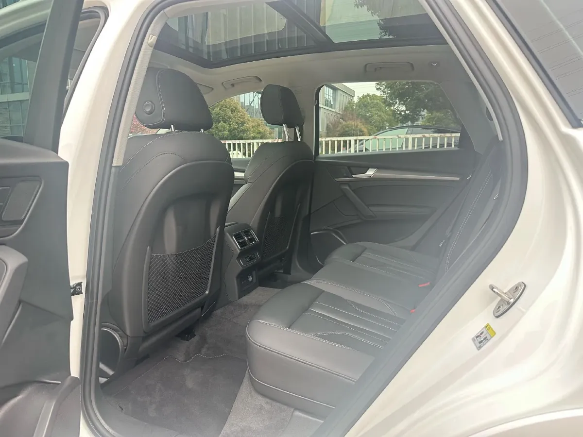 2022 Audi Q5L 2.0T 190HP L4 7DCT,autocango,china used car exporter,china ev exporter,chinese used car exporter,chinese used ev exporter