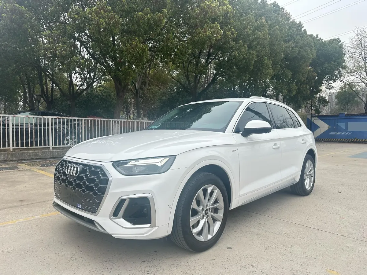 2022 Audi Q5L 2.0T 190HP L4 7DCT,autocango,china used car exporter,china ev exporter,chinese used car exporter,chinese used ev exporter