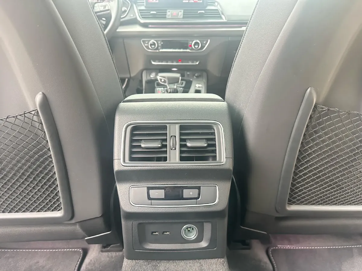 2022 Audi Q5L 2.0T 190HP L4 7DCT,autocango,china used car exporter,china ev exporter,chinese used car exporter,chinese used ev exporter